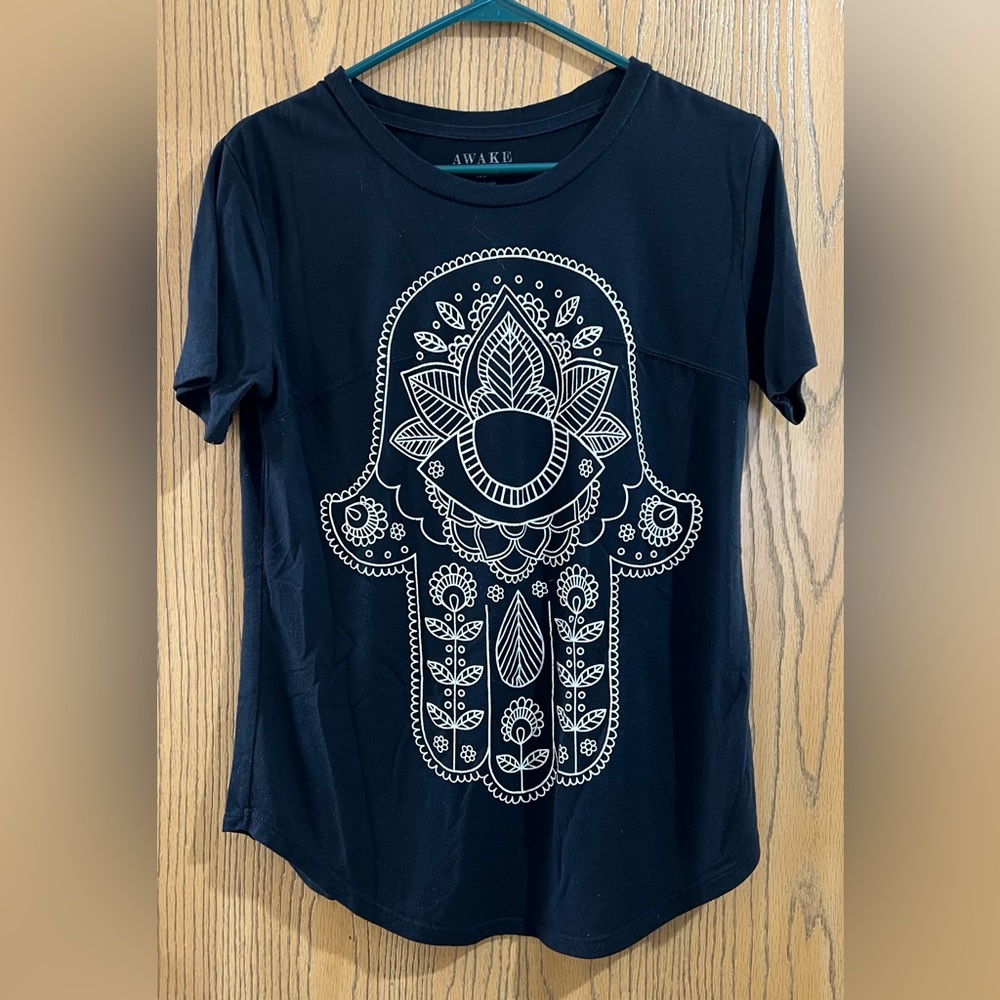 Woman’s XL Hamsa/Hand of Fatima tee black